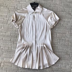BCBG cream size XS pleated cap sleeve blouse